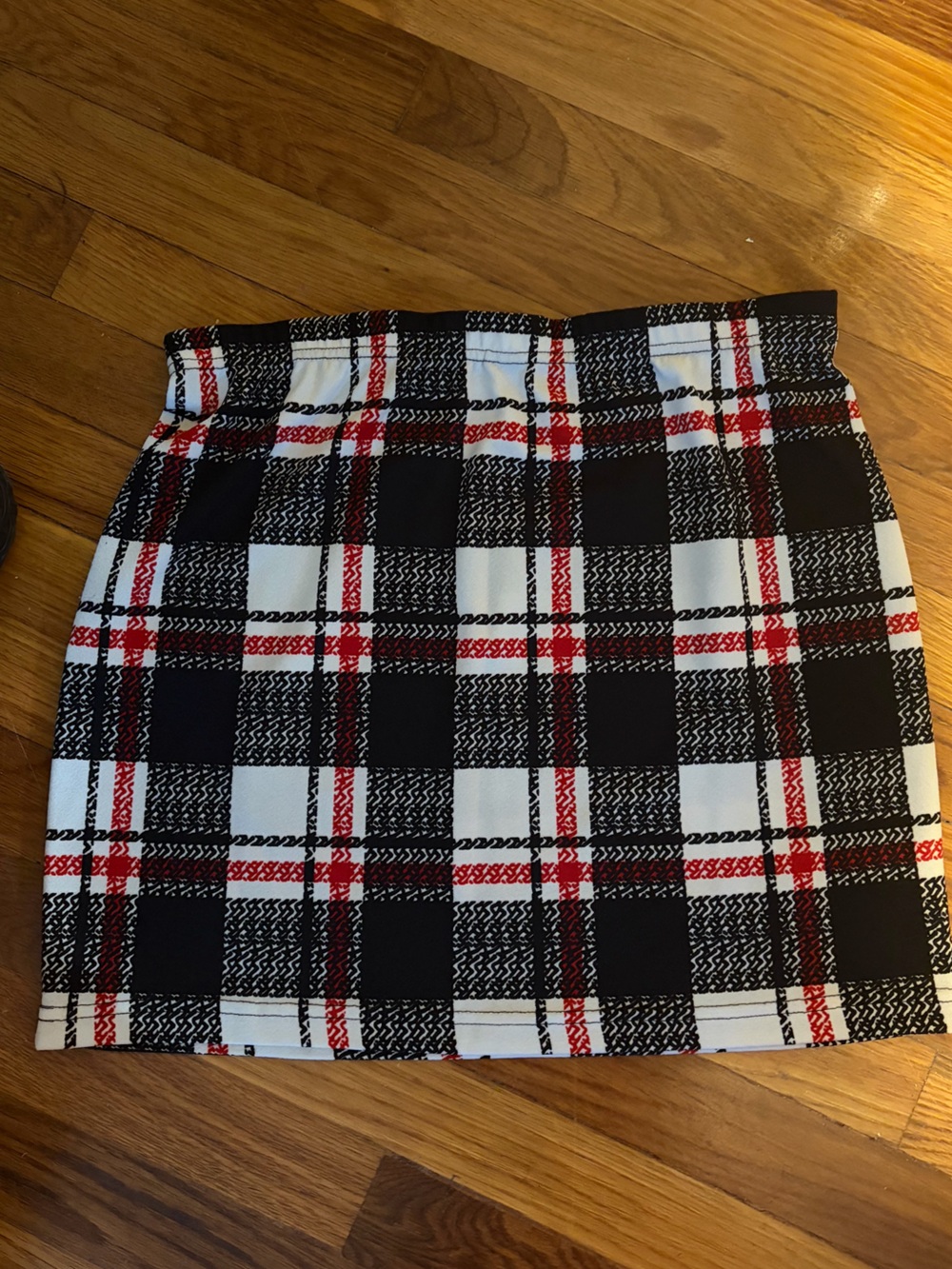Shein women’s XL Black White & Red Plaid Mini Skirt